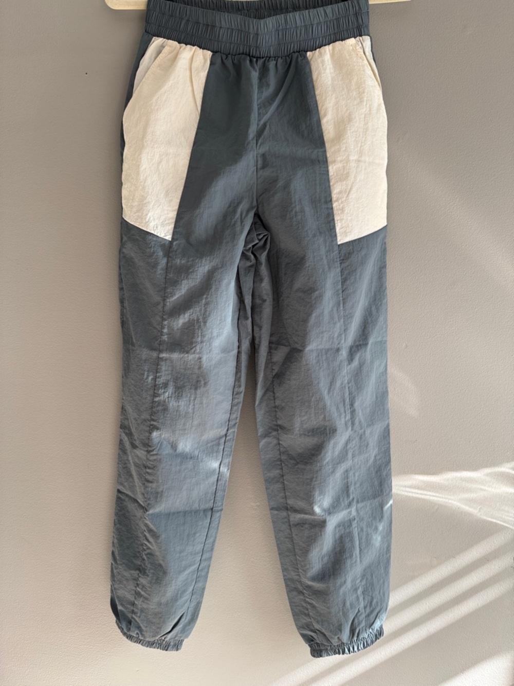 NWT Fabletics Gray Jogger Pants with Cream Pocket Panels